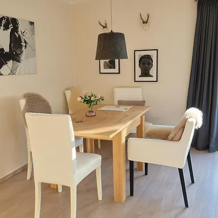 Willkommen In Ihrem Sonnigen Gartenapartment * Kitzbühel